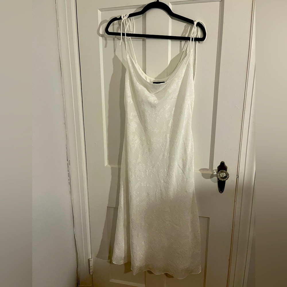 Lulu’s White knee length dress